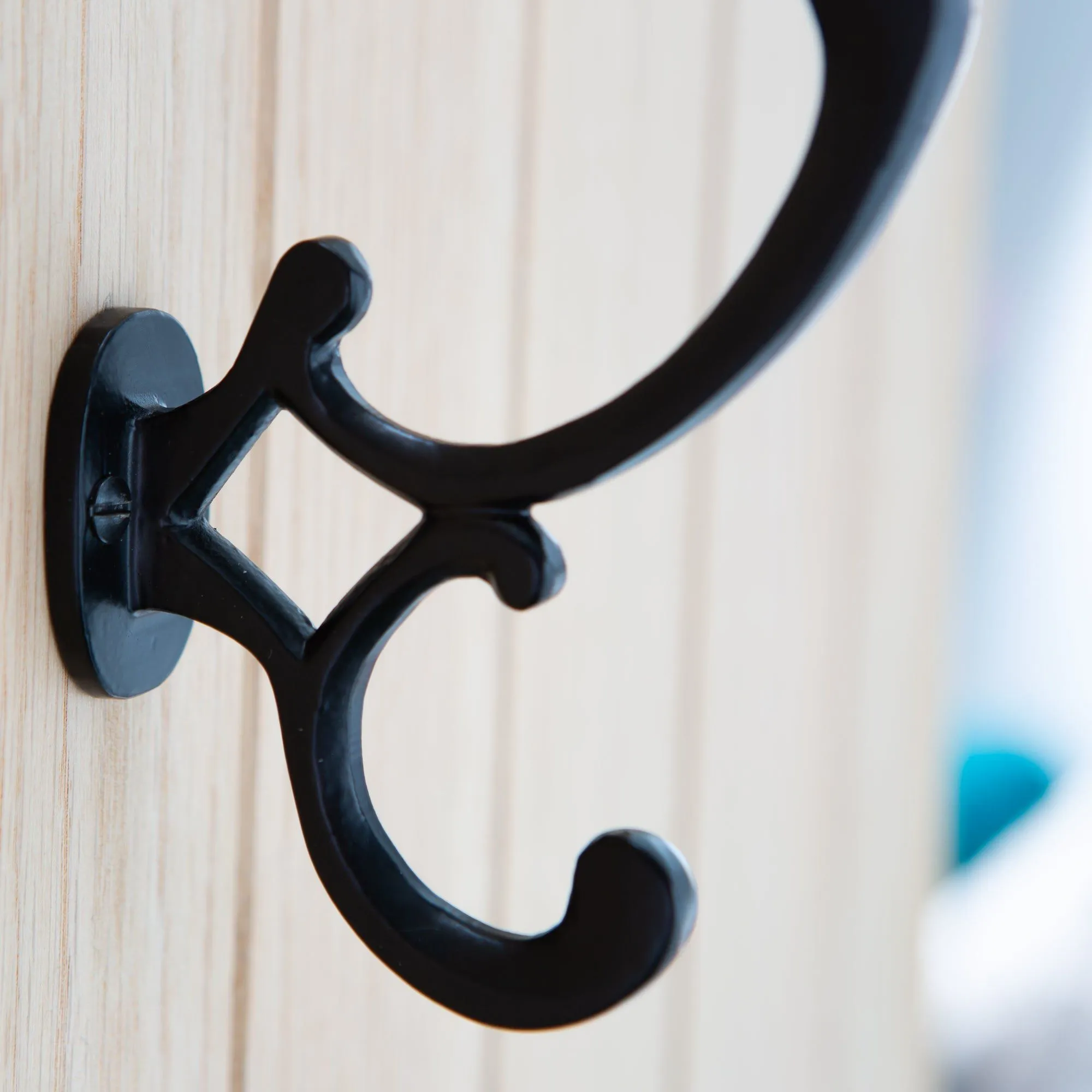 30mm x 130mm Ornamental Hat & Coat Hook - By Hammer & Tongs
