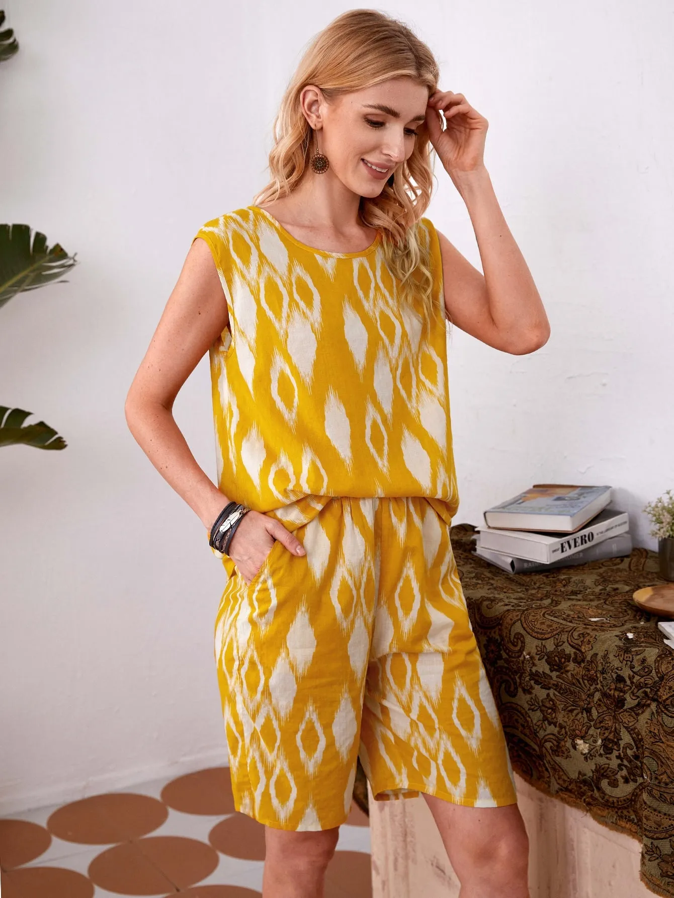 Casual Geometric Sleeveless Round Neck Semi-Sheer Women Two-Piece Outfits