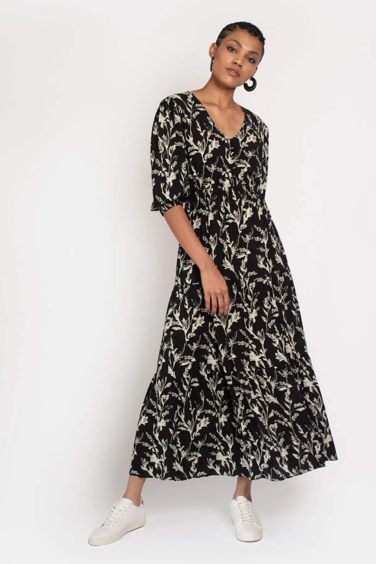 Kalmia Maxi in Black & White Sketch Floral